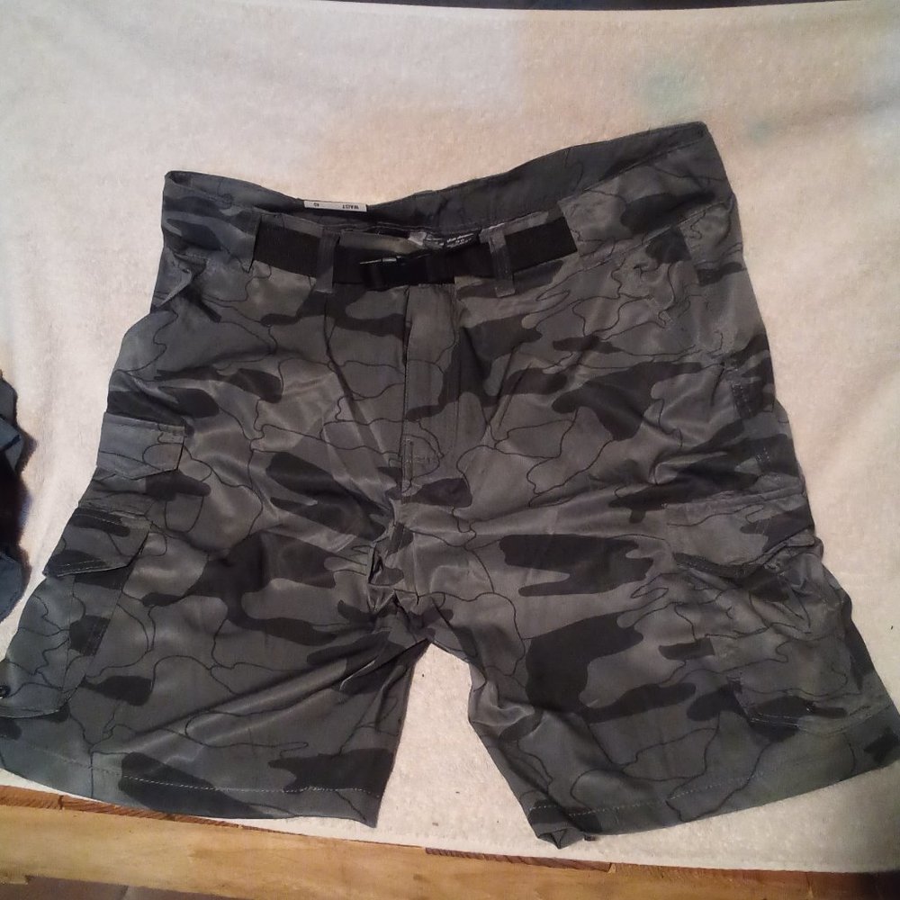 Jake Austin mens 7pocket cargo shorts.